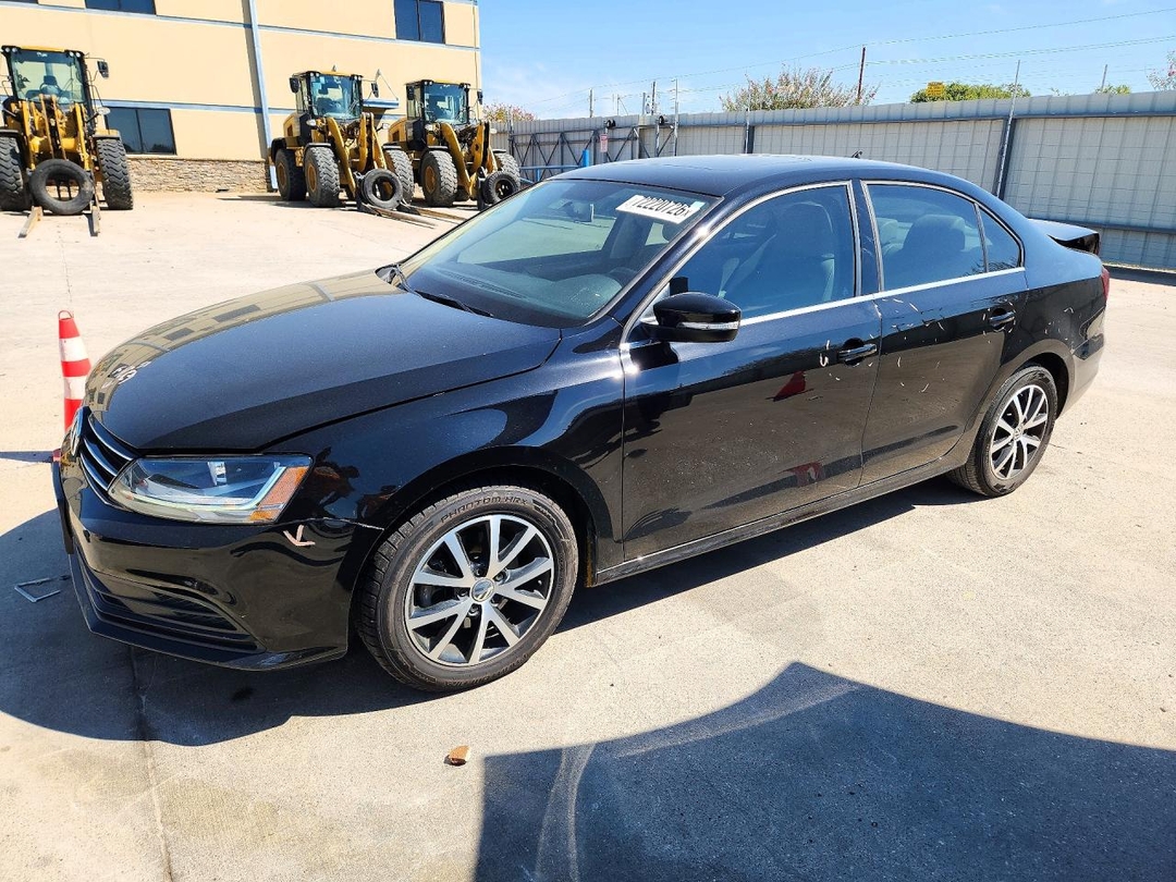 Vue de 2017 VOLKSWAGEN JETTA SE, angle 1