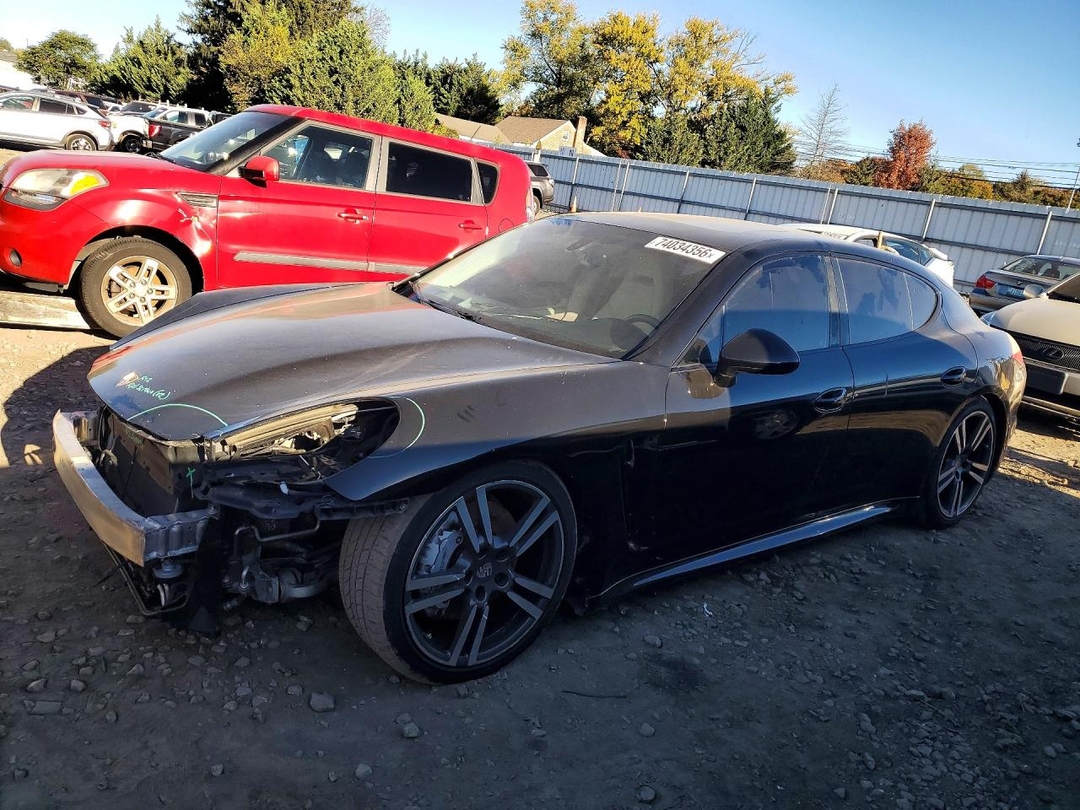 Вид 2013 PORSCHE PANAMERA S, угол 1
