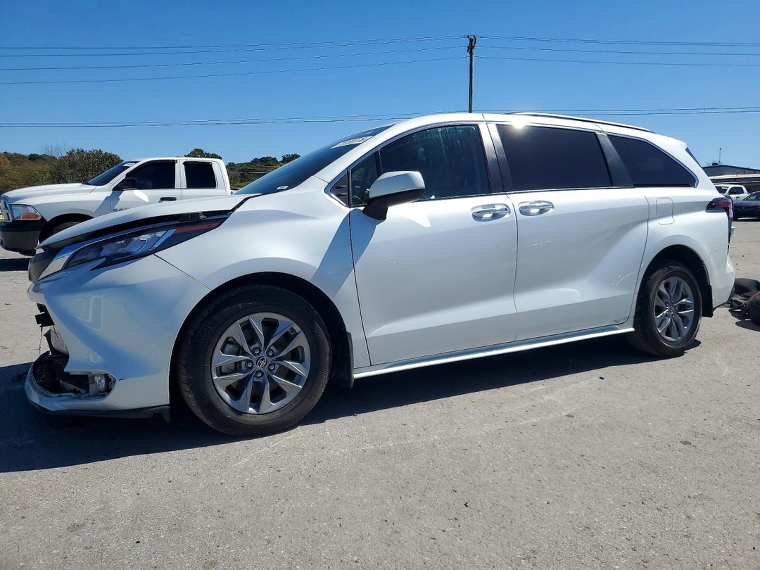 منظر 2022 TOYOTA SIENNA XLE، زاوية 1
