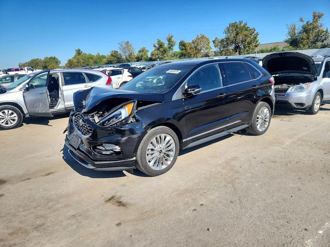 Vue de 2022 FORD EDGE TITANIUM, angle 1