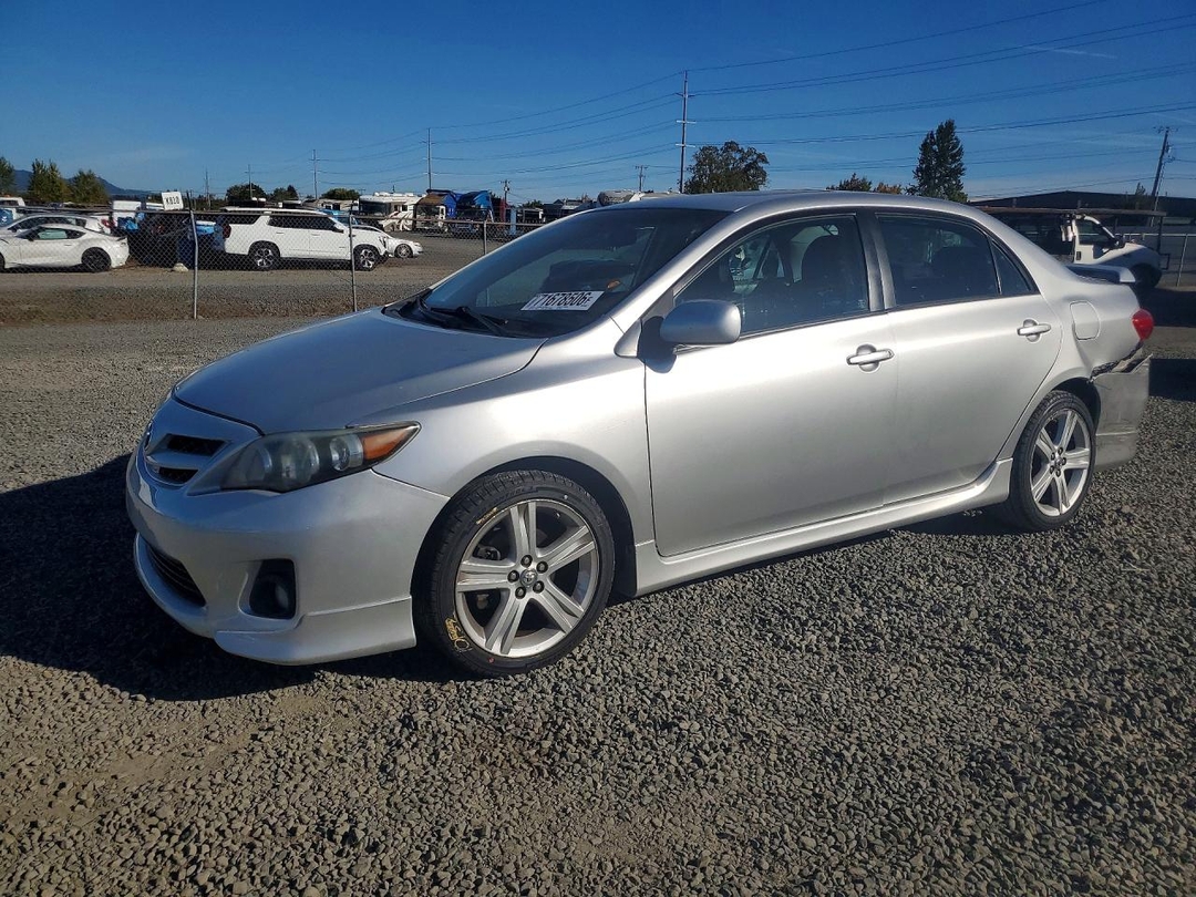 Вид 2013 TOYOTA COROLLA S, угол 1