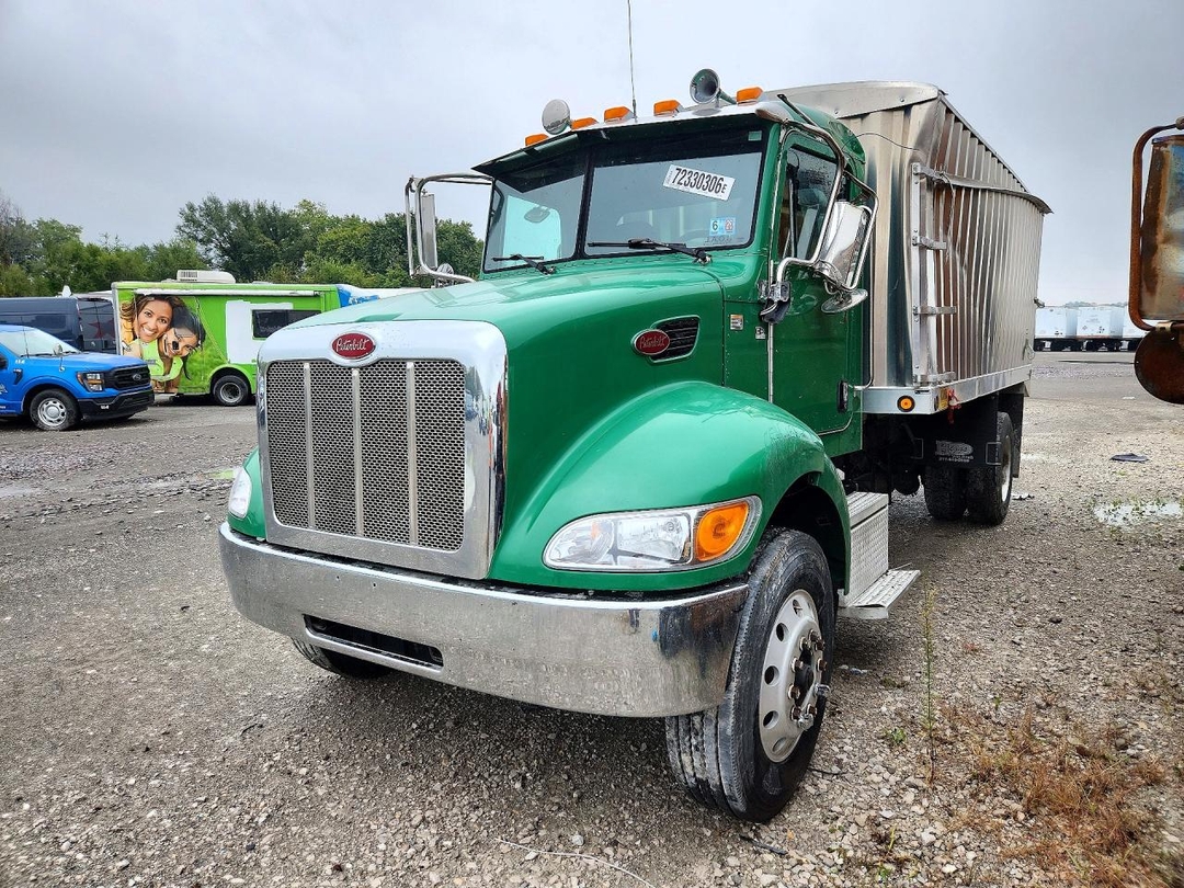 Вид 2012 PETERBILT 337 GRAIN TRUCK, угол 1