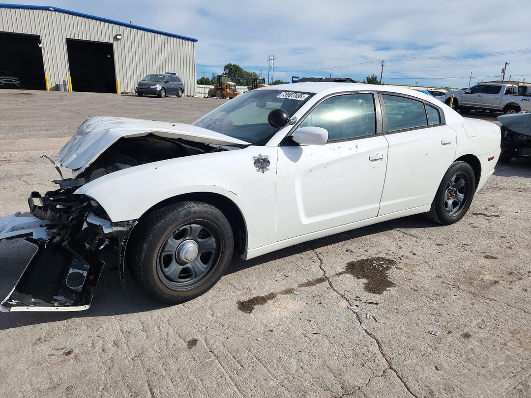 Vue de 2011 DODGE CHARGER POLICE, angle 1