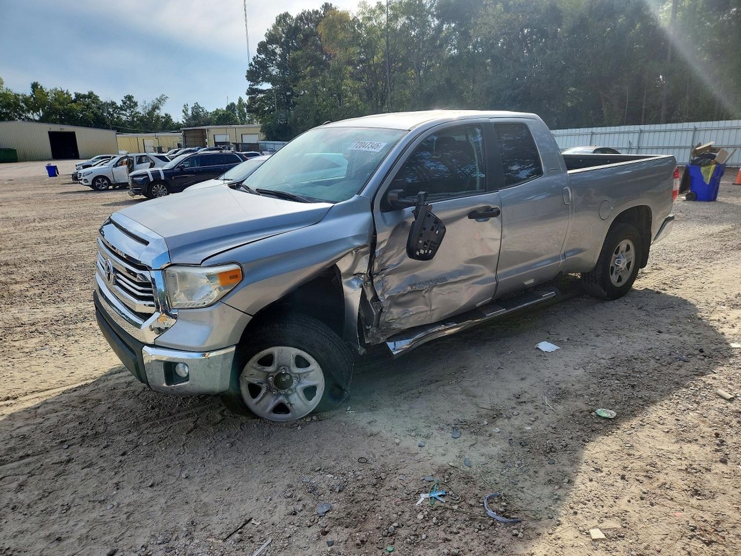 Vue de 2016 TOYOTA TUNDRA SR5, angle 1