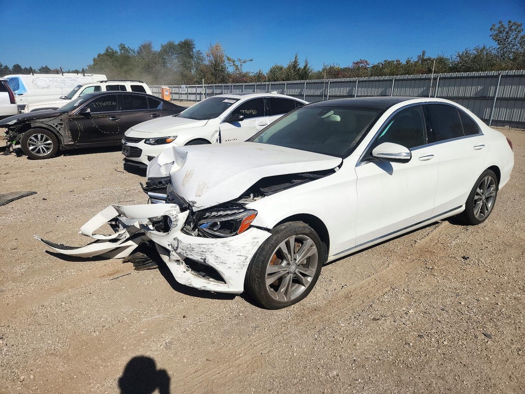 Vista de 2015 MERCEDES-BENZ C 300 4MATIC, ángulo 1
