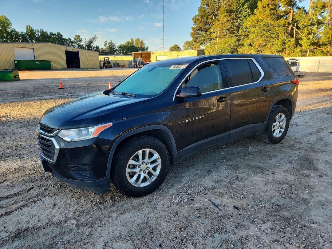 Вид 2018 CHEVROLET TRAVERSE LS, угол 1