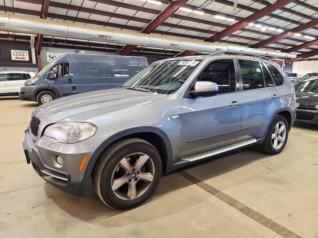 Vue de 2008 BMW X5 3.0I, angle 1