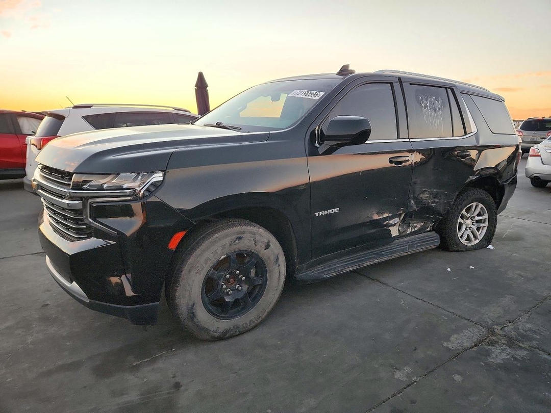 Vue de 2021 CHEVROLET TAHOE K1500 LT, angle 1