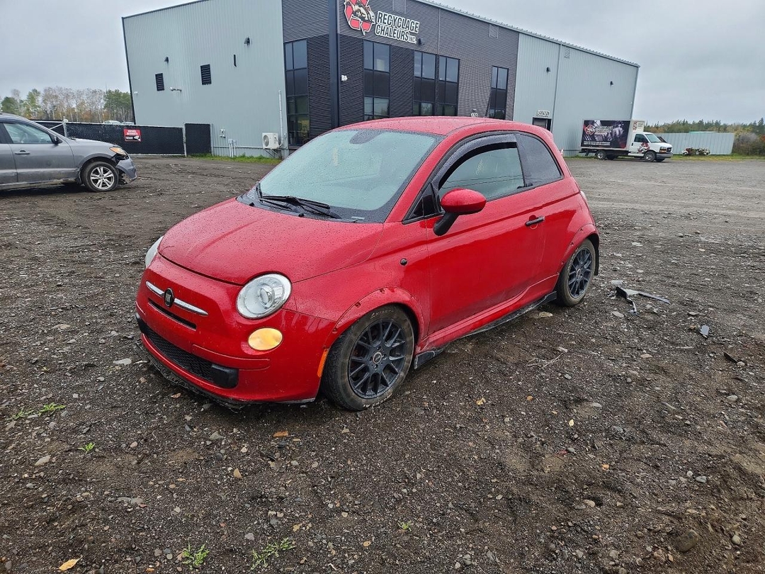 Вид 2015 FIAT 500 POP, угол 1