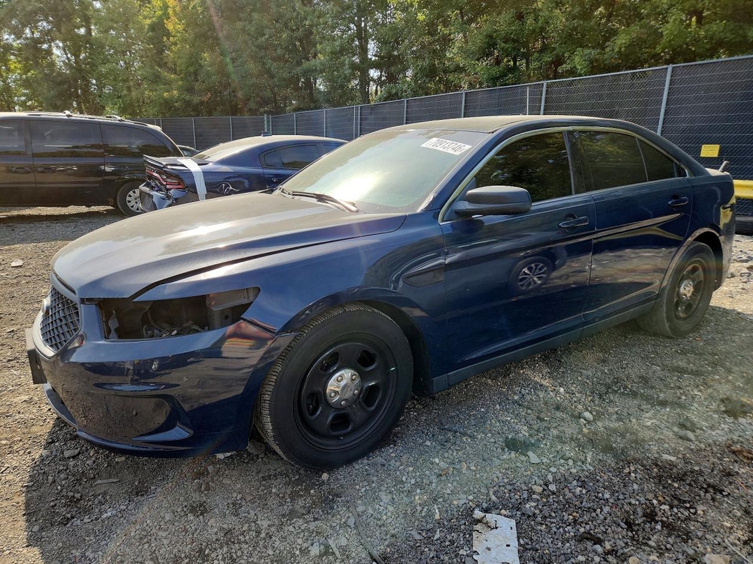 Vue de 2014 FORD TAURUS POLICE INTERCEPTOR, angle 1