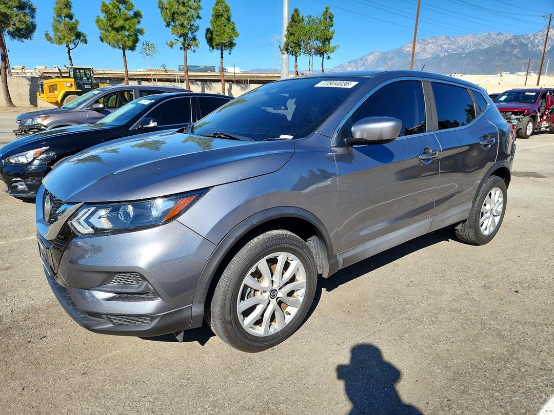 Vue de 2020 NISSAN ROGUE SPORT S, angle 1