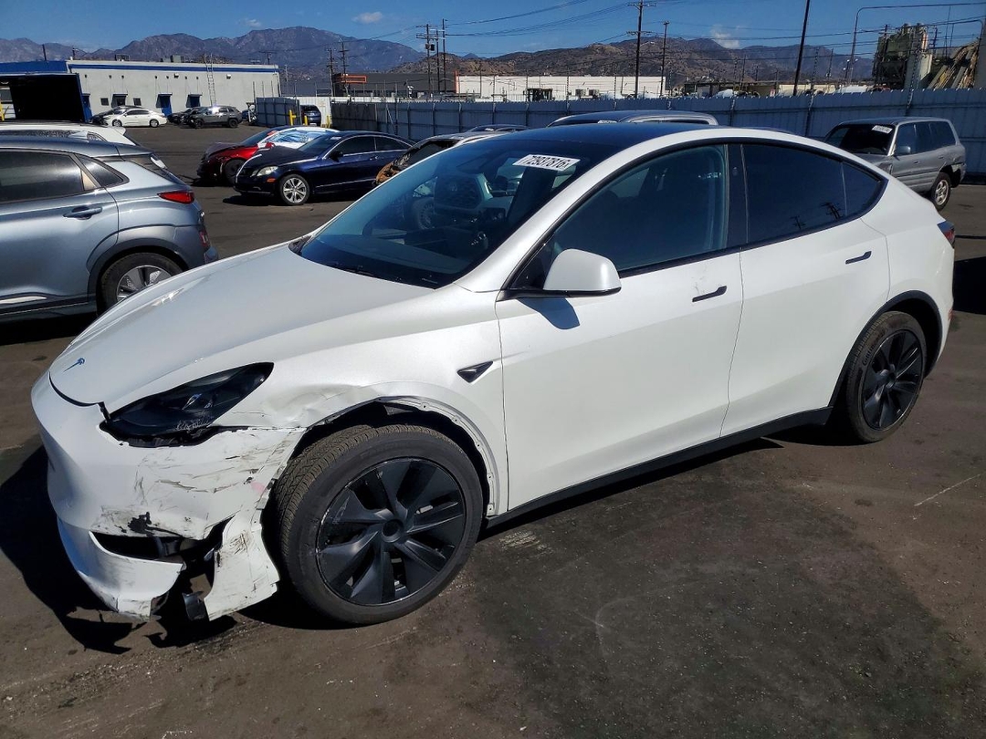 Vue de 2024 TESLA MODEL Y, angle 1