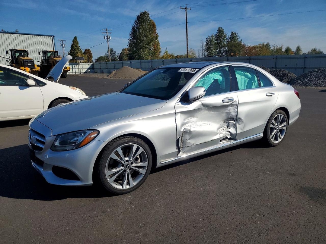 Vedere 2018 MERCEDES-BENZ C 300, unghi 1