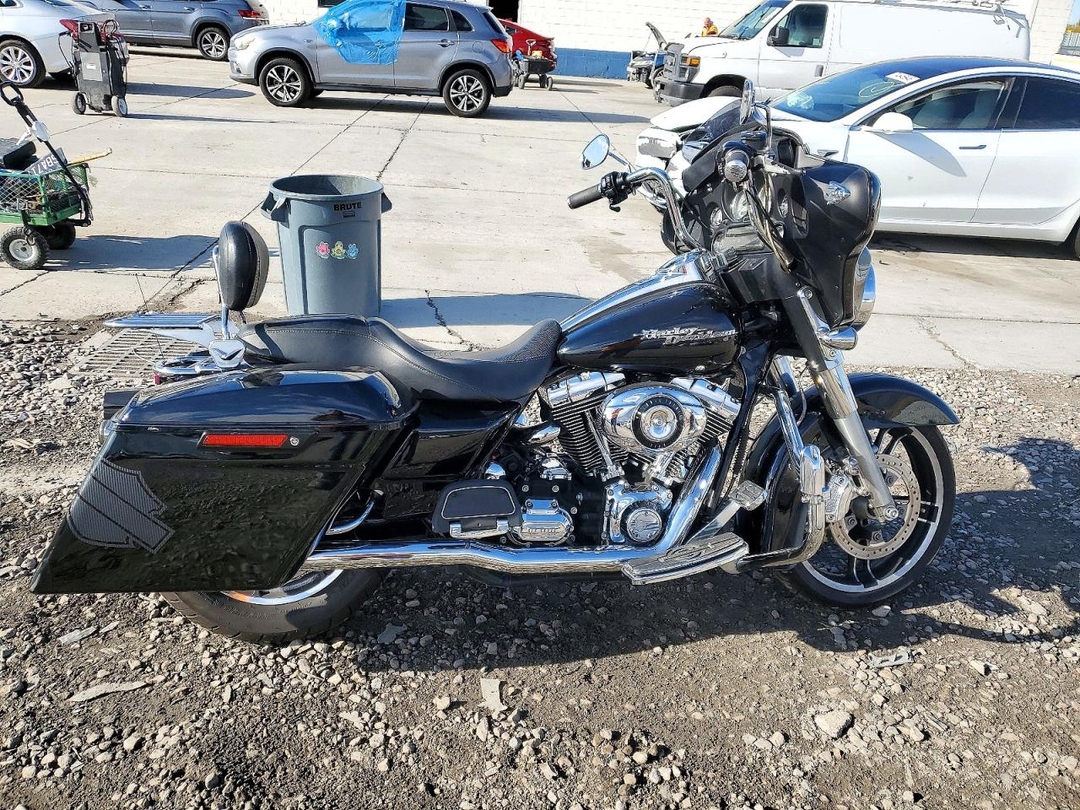 Vista de 2007 HARLEY-DAVIDSON FLHX, ángulo 1