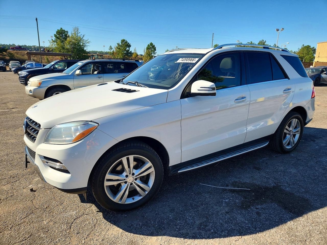 منظر 2014 MERCEDES-BENZ ML 350 4MATIC، زاوية 1