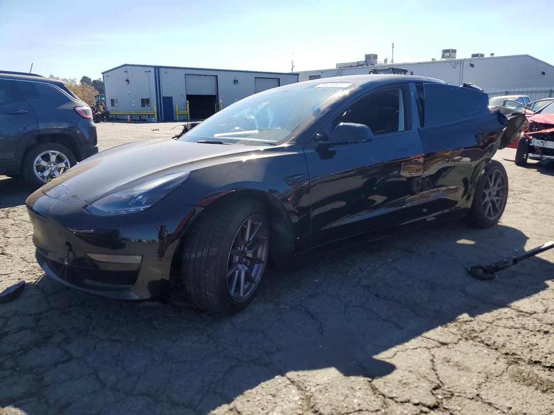 Vue de 2022 TESLA MODEL 3, angle 1