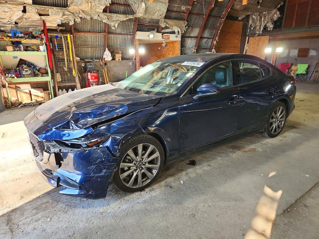 منظر 2021 MAZDA 3 PREMIUM، زاوية 1