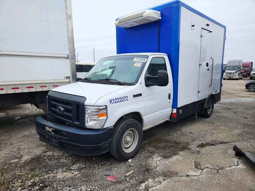 منظر 2023 FORD E350 REFRIGERATED BOX TRUCK، زاوية 1