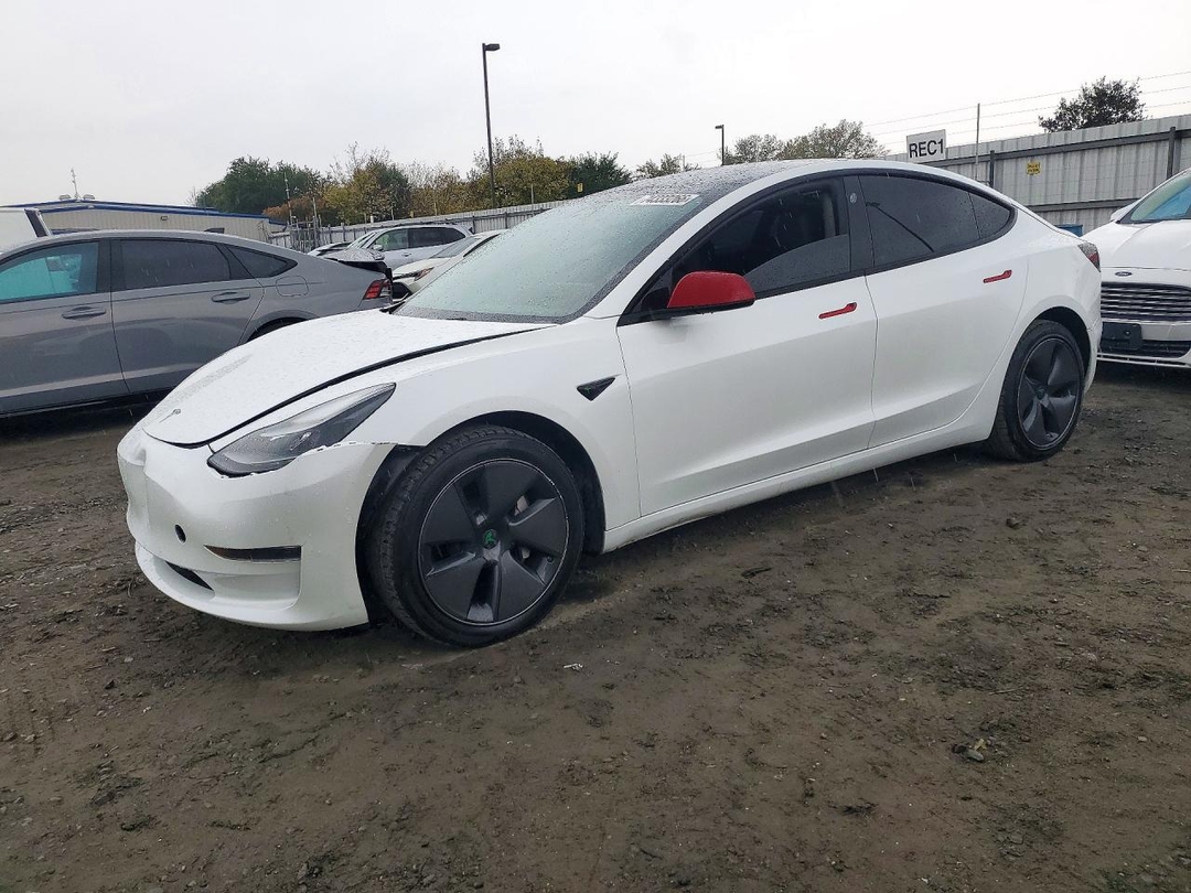 Вид 2021 TESLA MODEL 3, угол 1