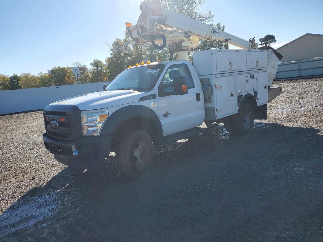 Vue de 2016 FORD F450 SUPER DUTY BUCKET TRUCK, angle 1