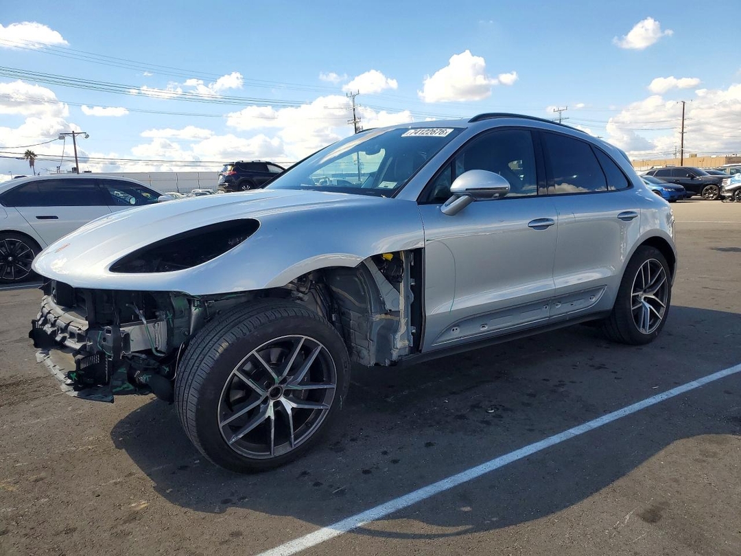 Вид 2024 PORSCHE MACAN BASE, угол 1
