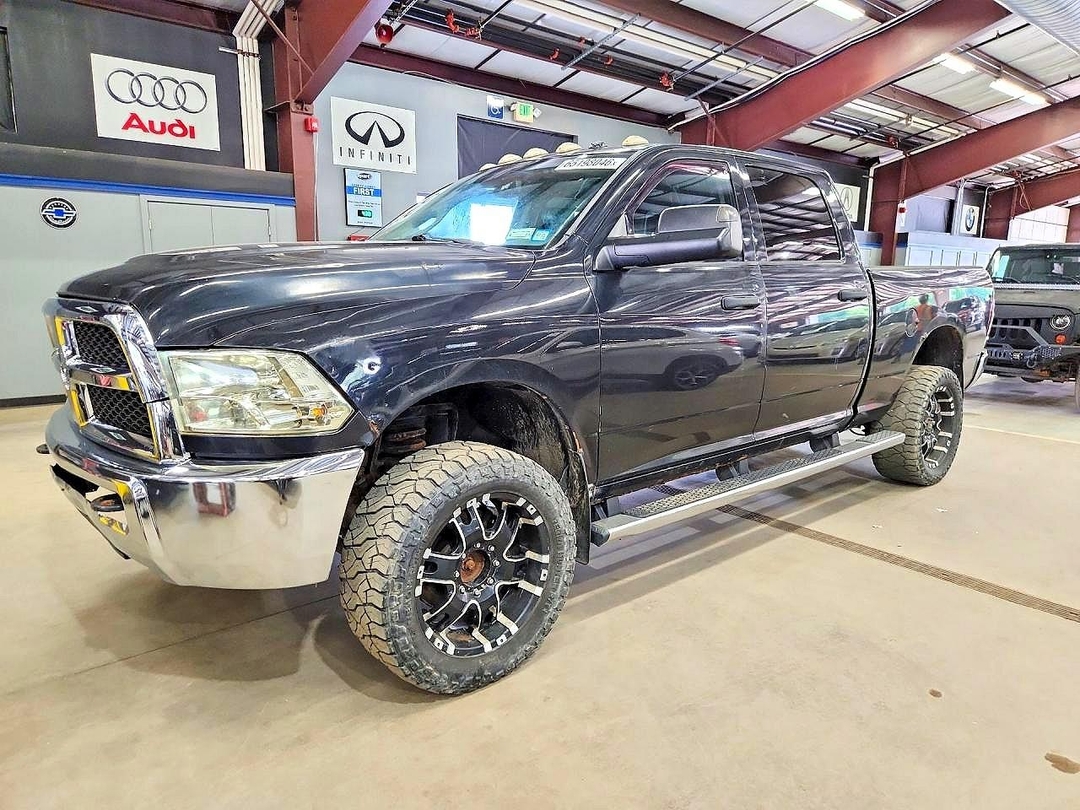 منظر 2015 RAM 2500 ST، زاوية 1