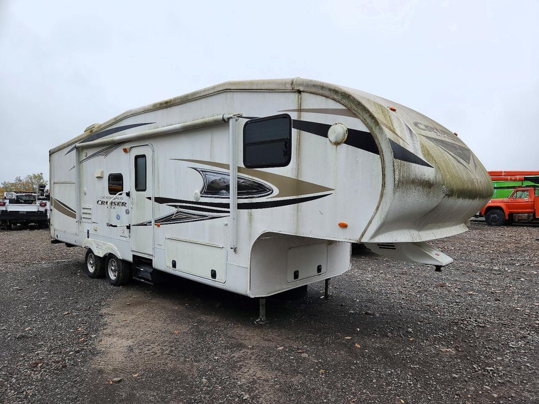 Vue de 2011 CROSS ROADS CRUSIER CTX CAMPER, angle 1