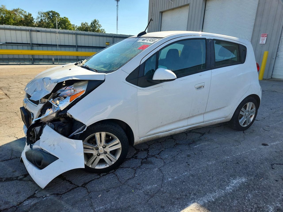 Vue de 2015 CHEVROLET SPARK LS, angle 1