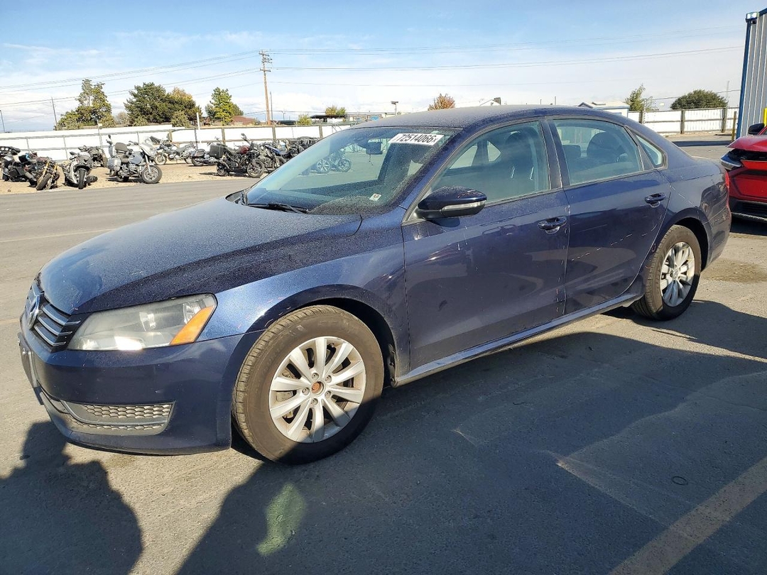 Vue de 2012 VOLKSWAGEN PASSAT S, angle 1