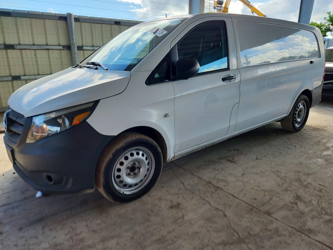 Vue de 2022 MERCEDES-BENZ METRIS, angle 1