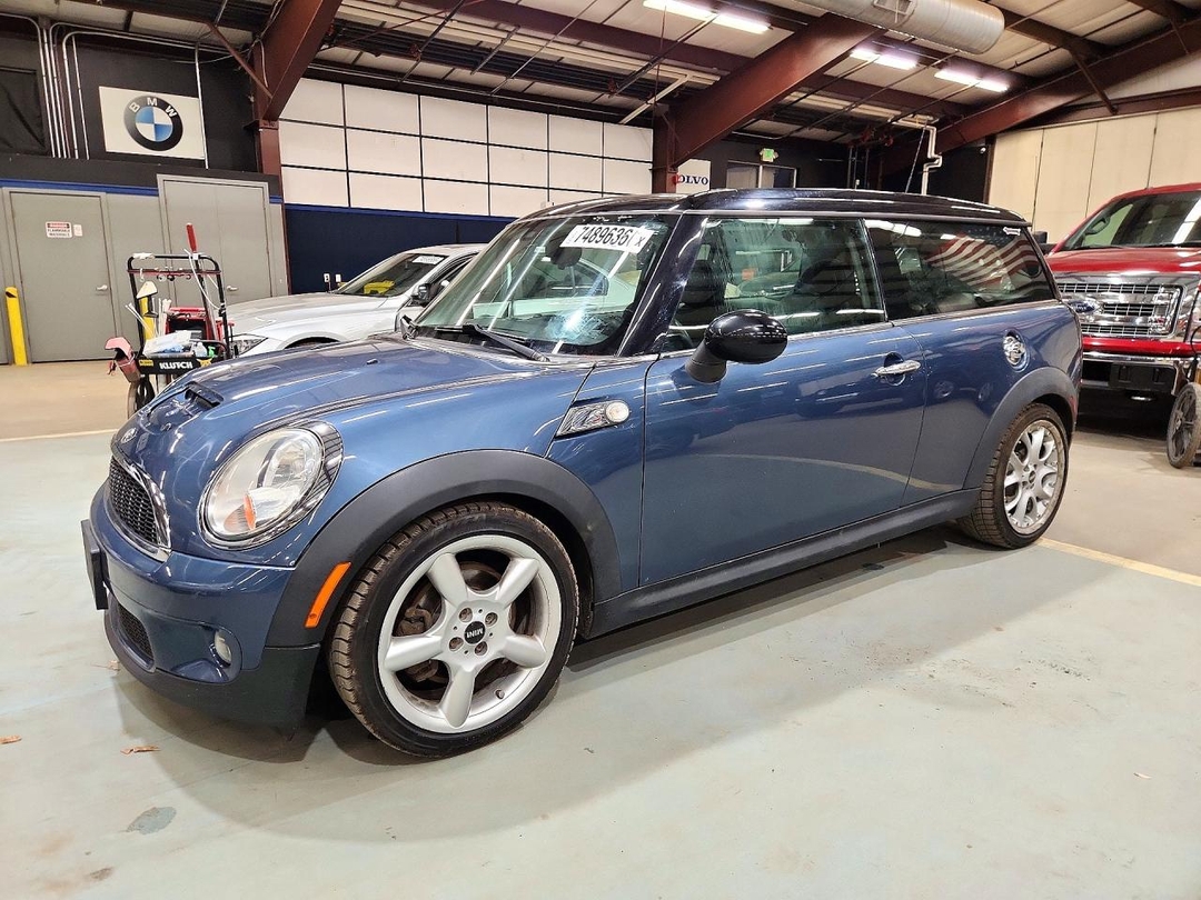 Vista de 2009 MINI COOPER S CLUBMAN, ángulo 1