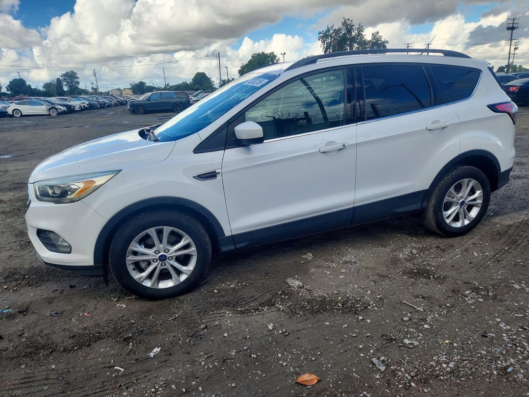 Vista de 2017 FORD ESCAPE SE, ángulo 1