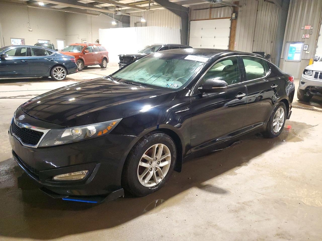 منظر 2013 KIA OPTIMA LX، زاوية 1