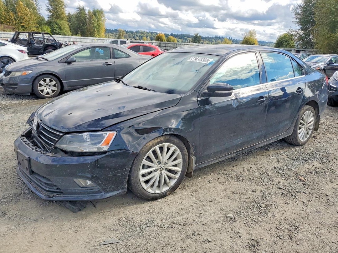 Vista de 2015 VOLKSWAGEN JETTA SE, ángulo 1
