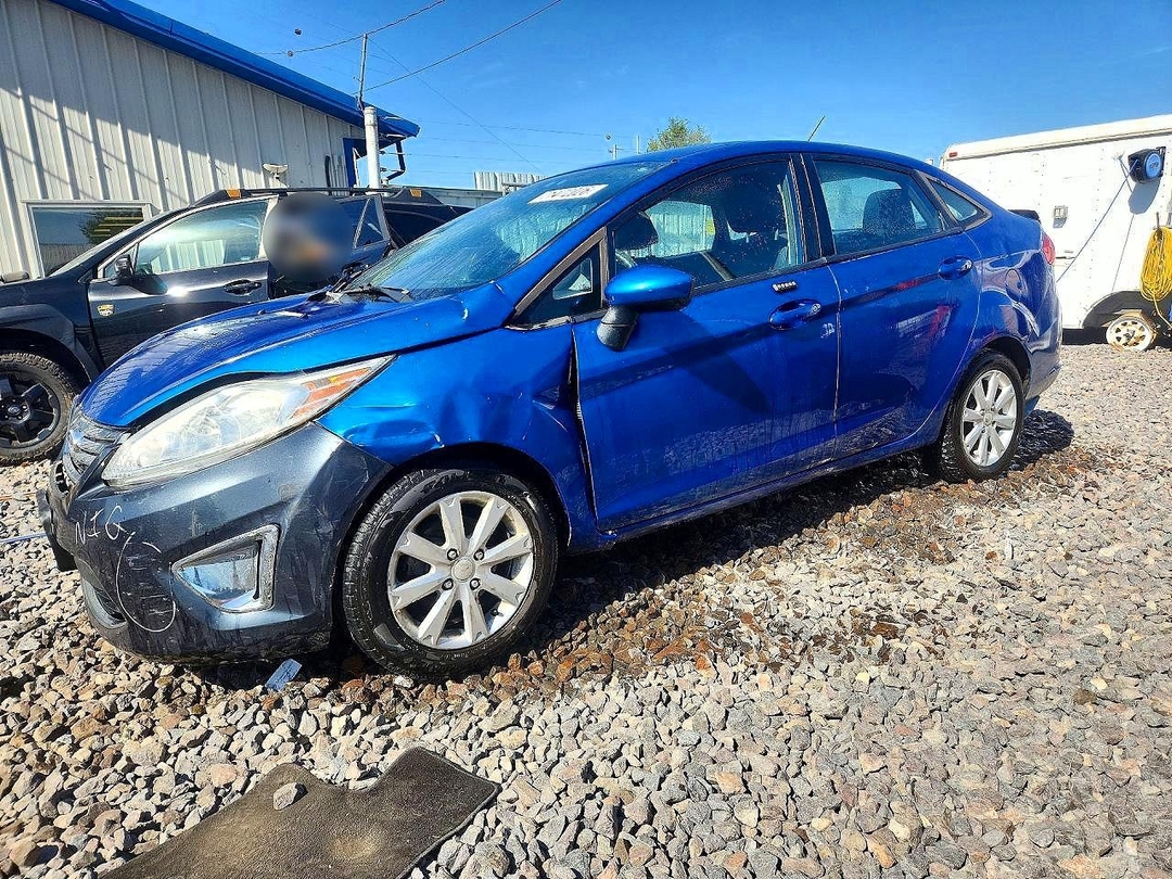Vista de 2011 FORD FIESTA SE, ángulo 1