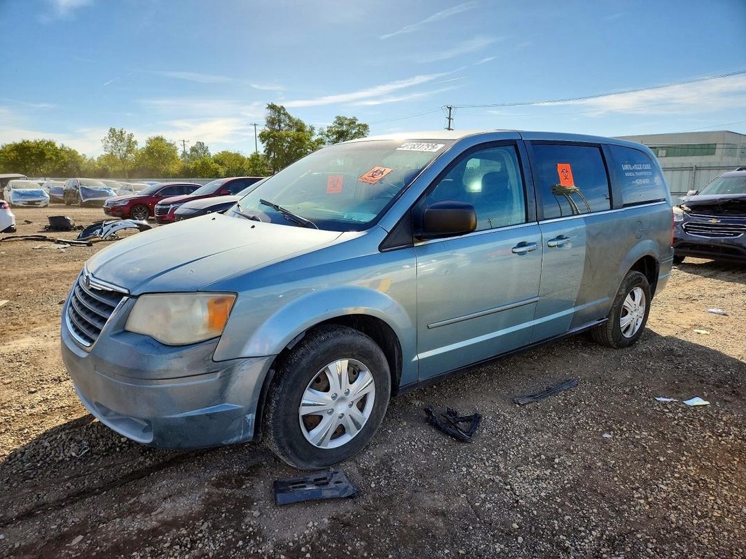 Вид 2009 CHRYSLER TOWN &amp; COUNTRY LX, угол 1
