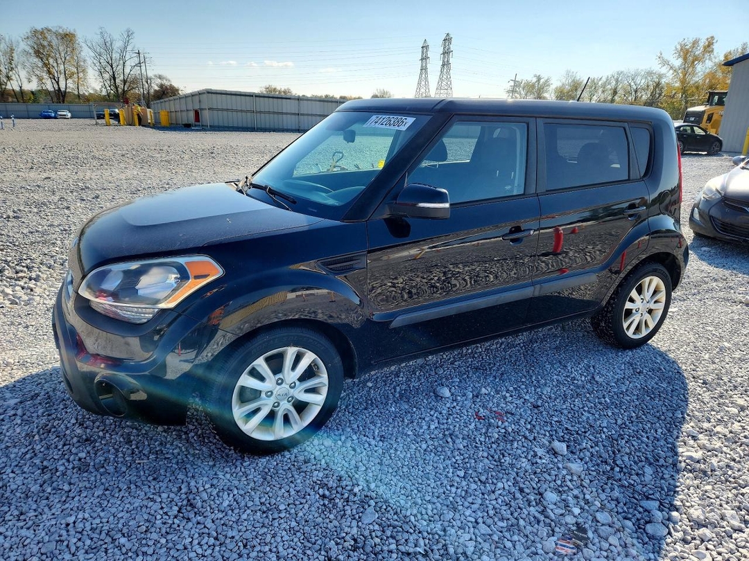 Vue de 2013 KIA SOUL +, angle 1