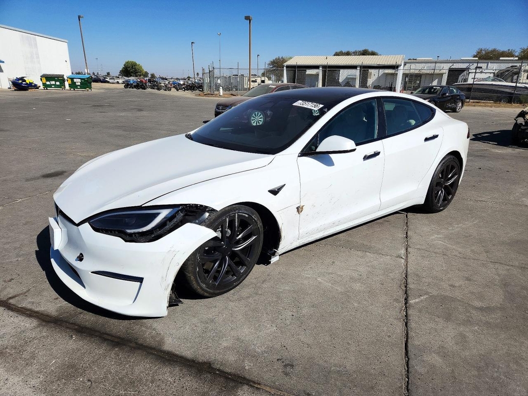 Вид 2022 TESLA MODEL S, угол 1