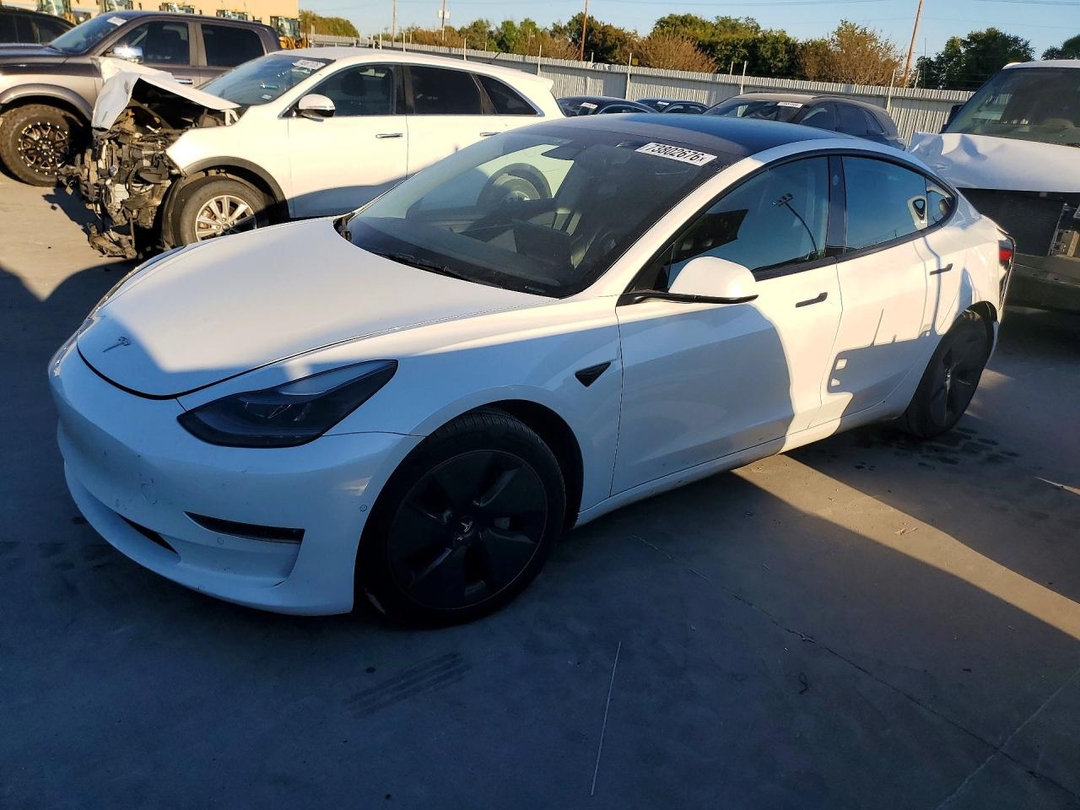 Vista de 2022 TESLA MODEL 3, ángulo 1