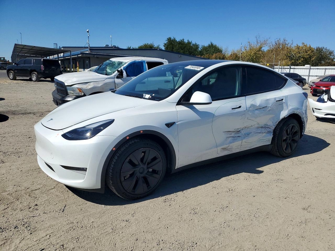 Вид 2025 TESLA MODEL Y, угол 1