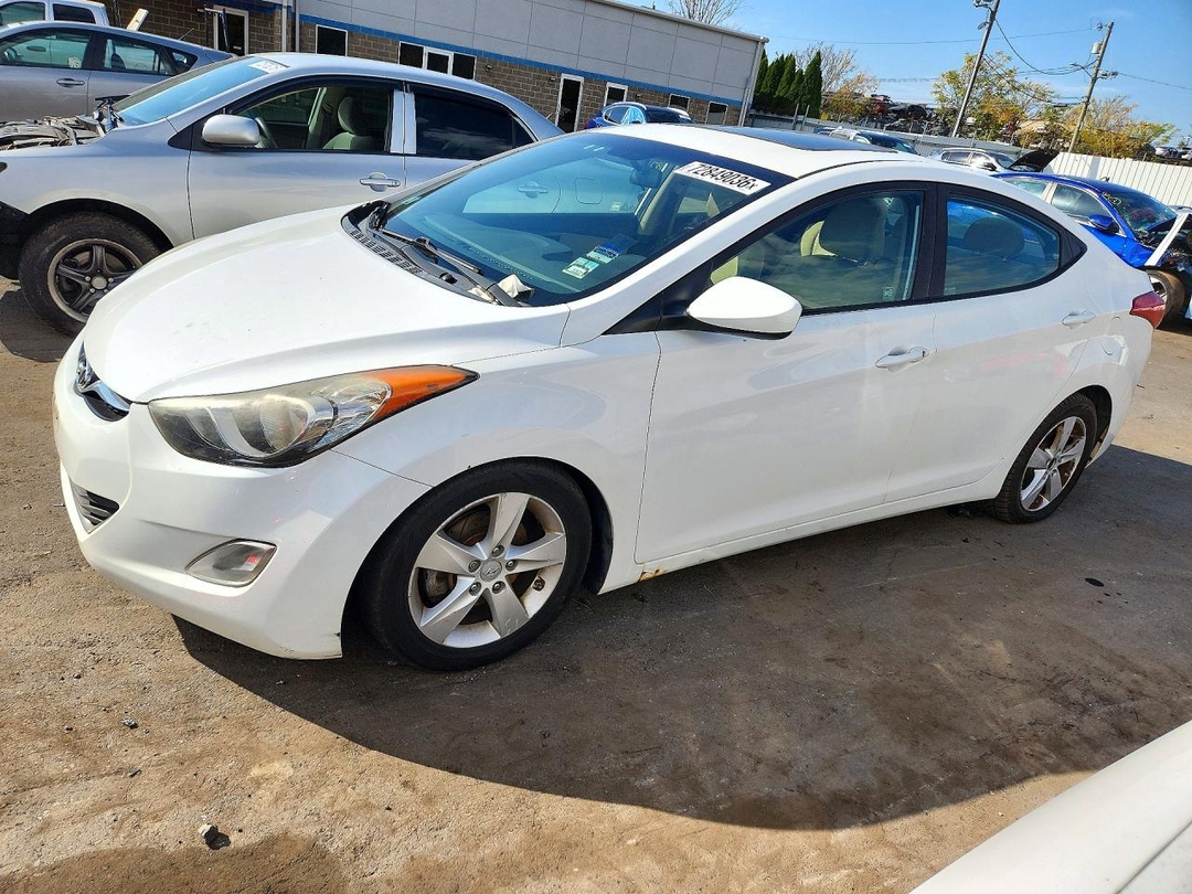 Vue de 2013 HYUNDAI ELANTRA GLS, angle 1