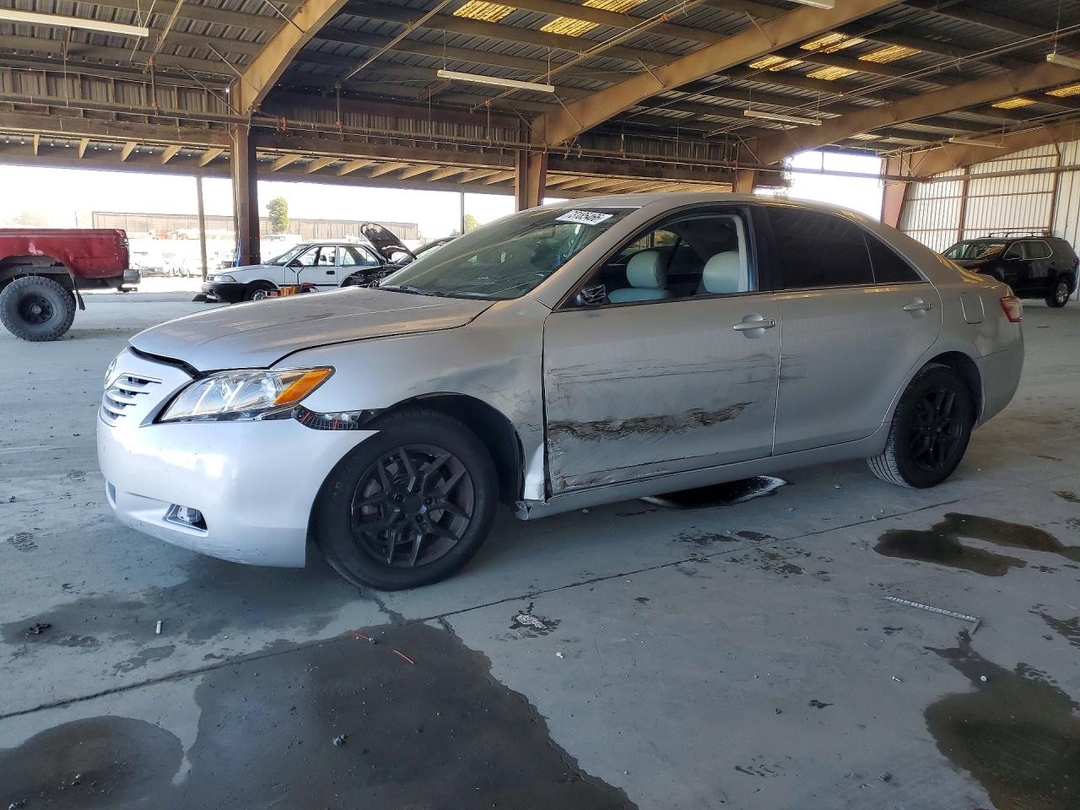 Вид 2008 TOYOTA CAMRY LE, угол 1