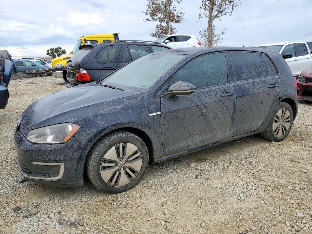 منظر 2016 VOLKSWAGEN E-GOLF SE، زاوية 1