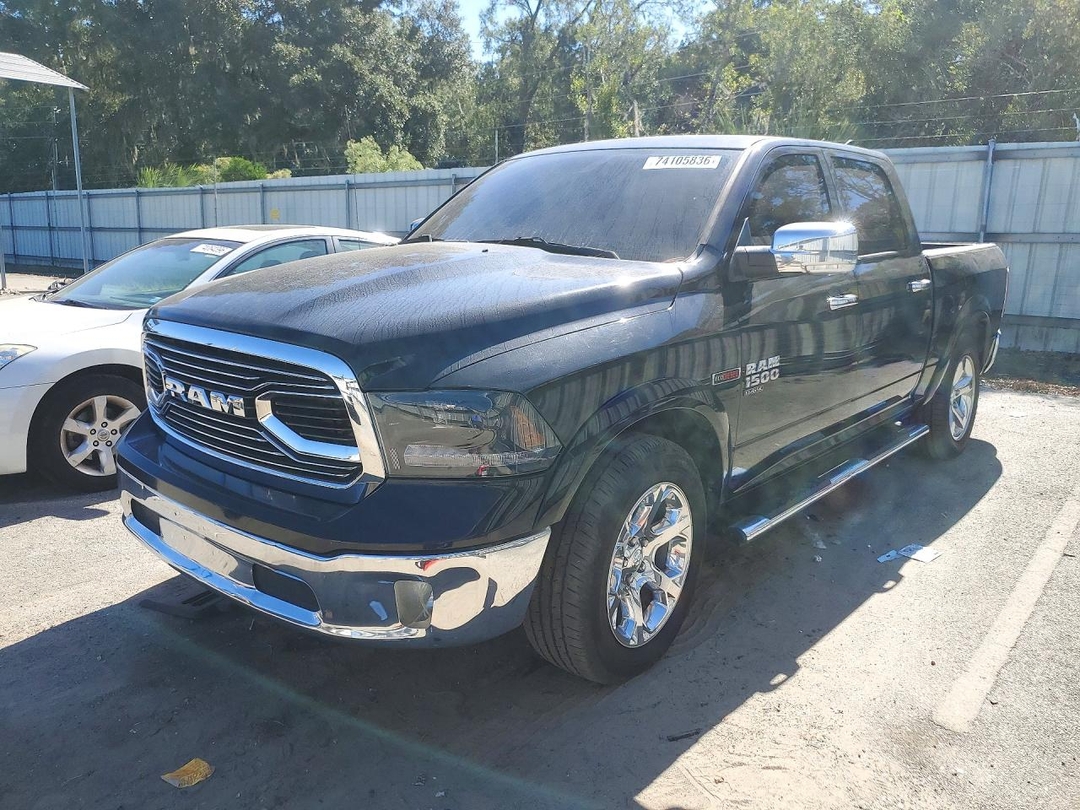 Vista de 2019 RAM 1500 CLASSIC LARAMIE, ángulo 1