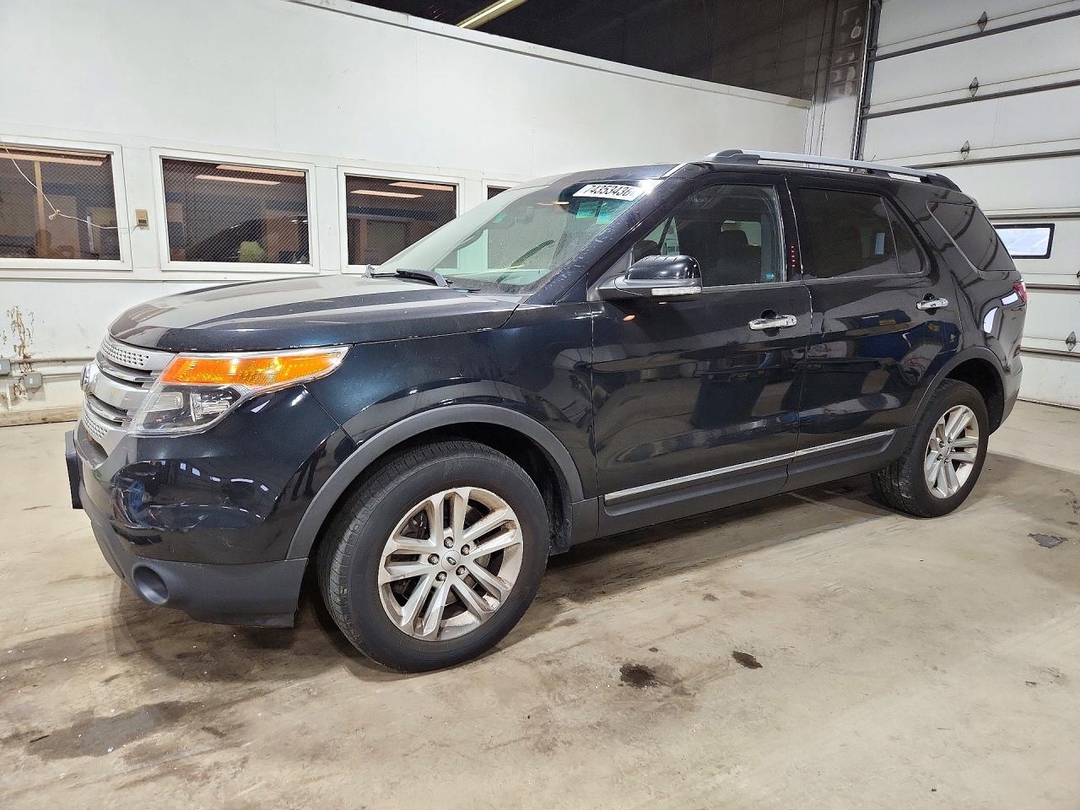 Vue de 2014 FORD EXPLORER XLT, angle 1
