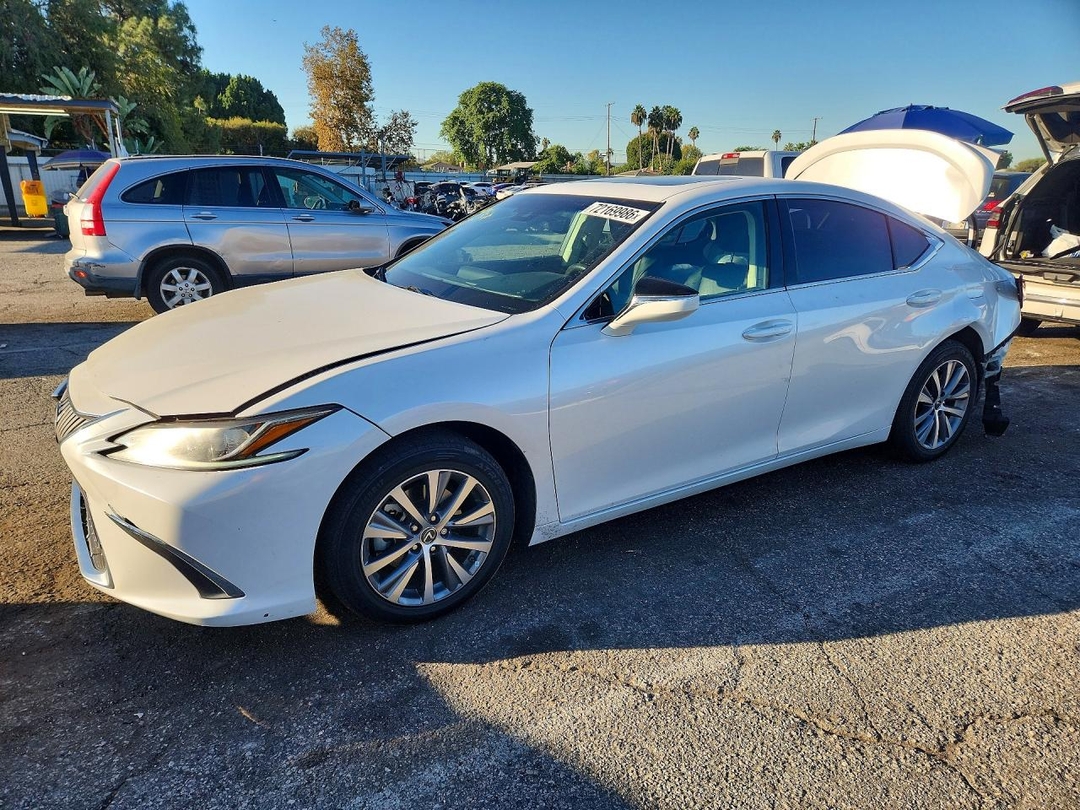 Vista de 2021 LEXUS ES 300H BASE, ángulo 1