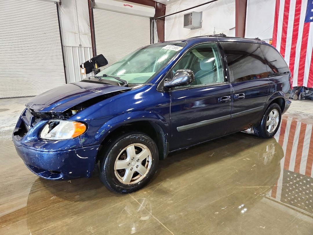 Вид 2005 DODGE CARAVAN SXT, угол 1