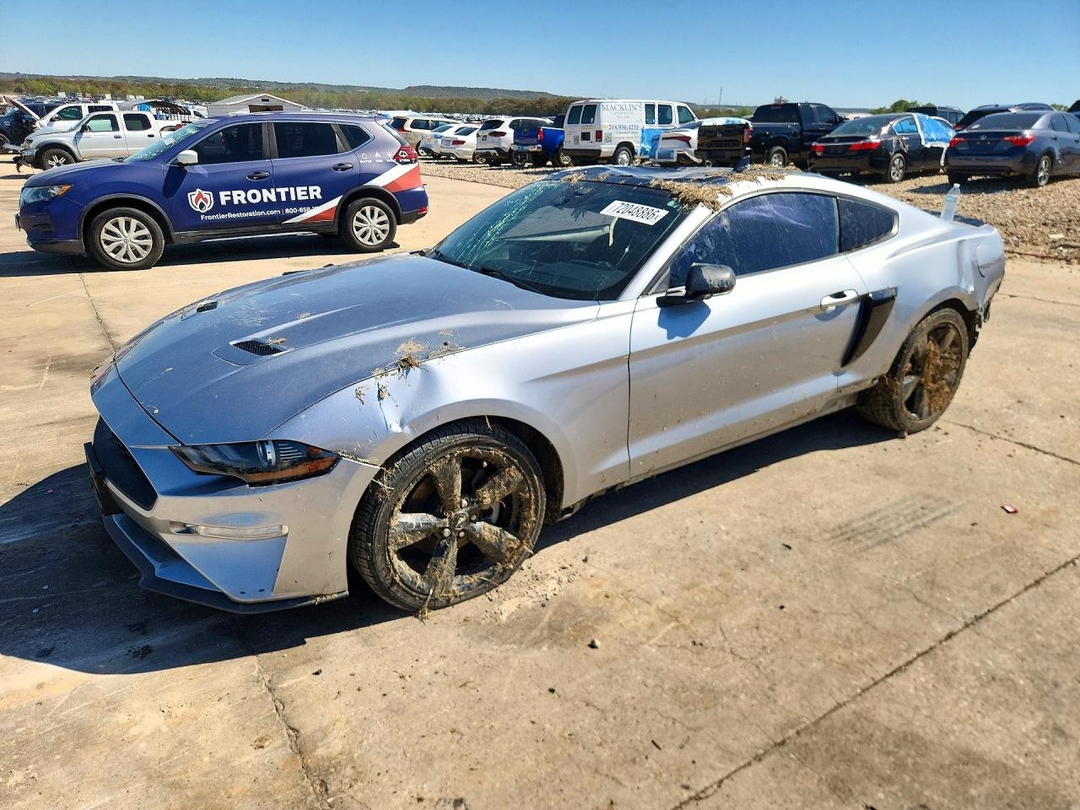 Vue de 2022 FORD MUSTANG, angle 1