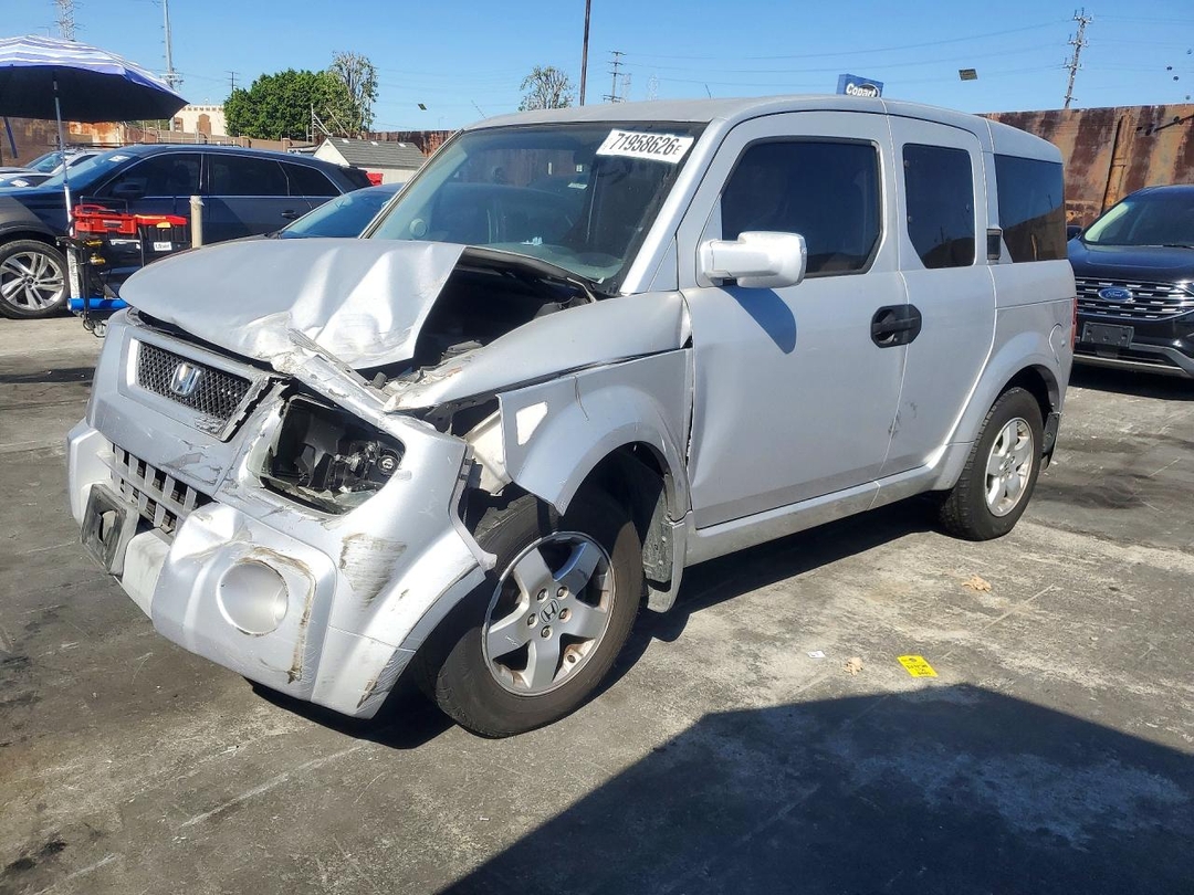 Vue de 2004 HONDA ELEMENT EX, angle 1