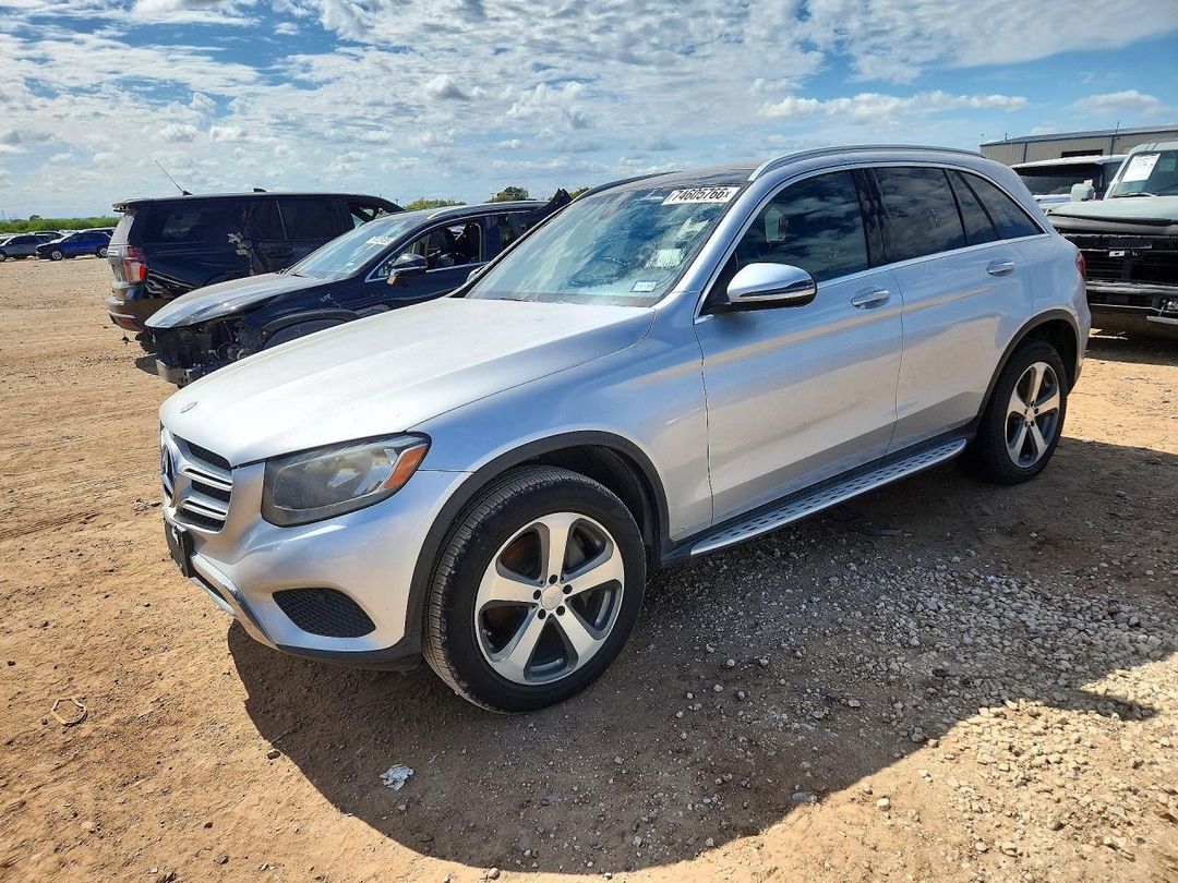منظر 2017 MERCEDES-BENZ GLC 300، زاوية 1